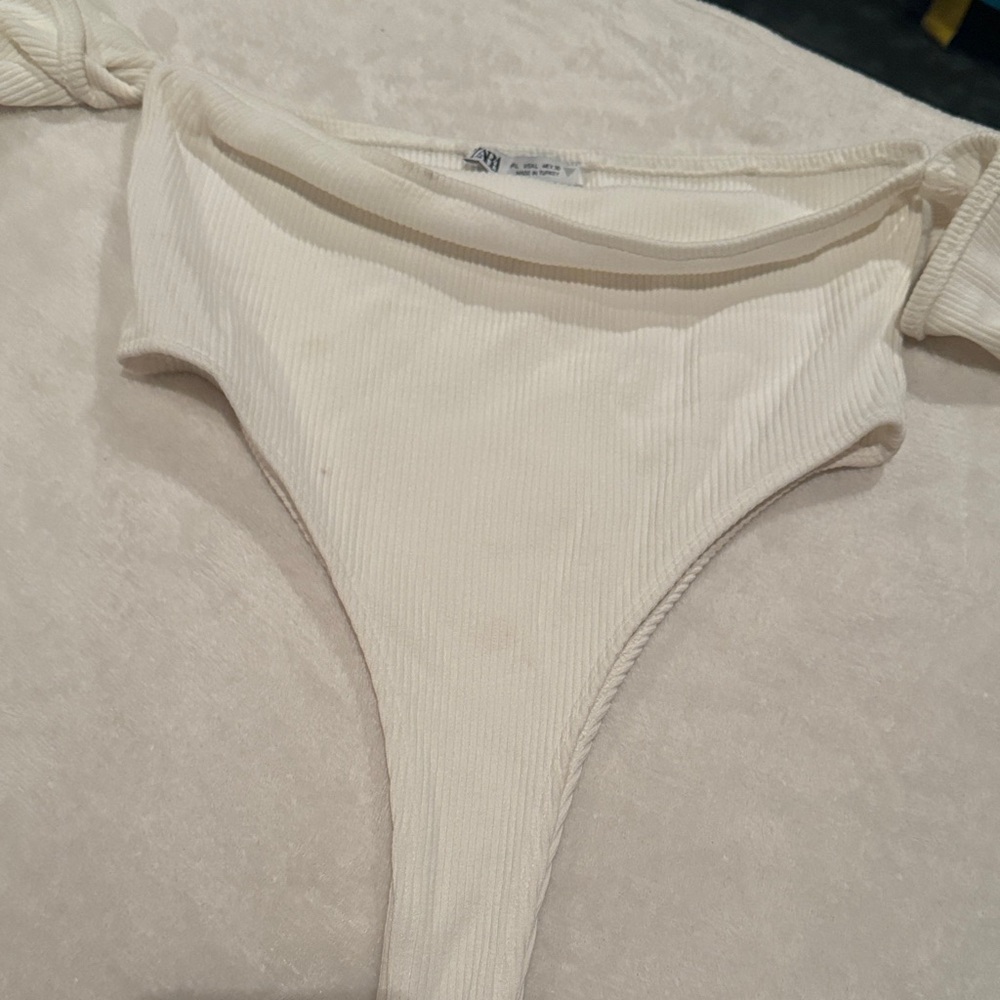 Zara Off-White Ribbed Bottom